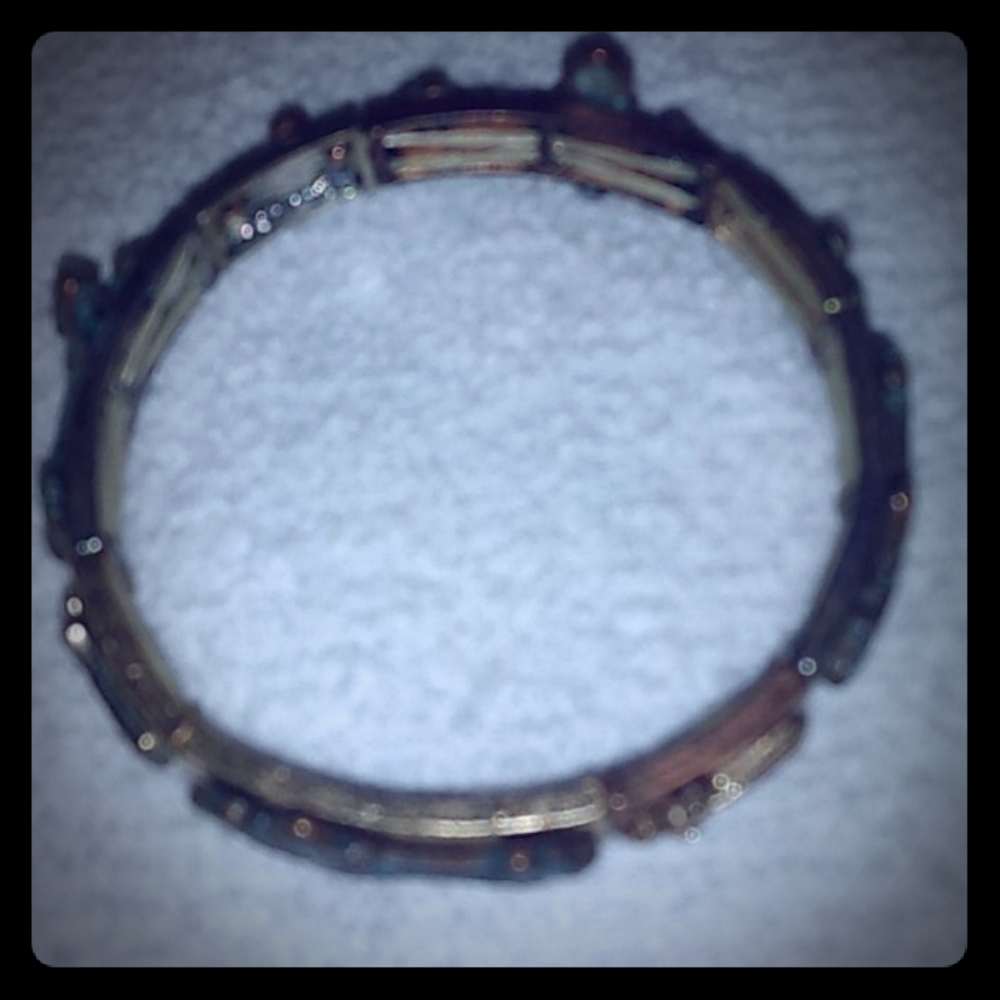 Tri colored bracket